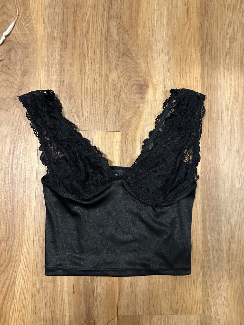 Lace-Trim Crop Top - Black